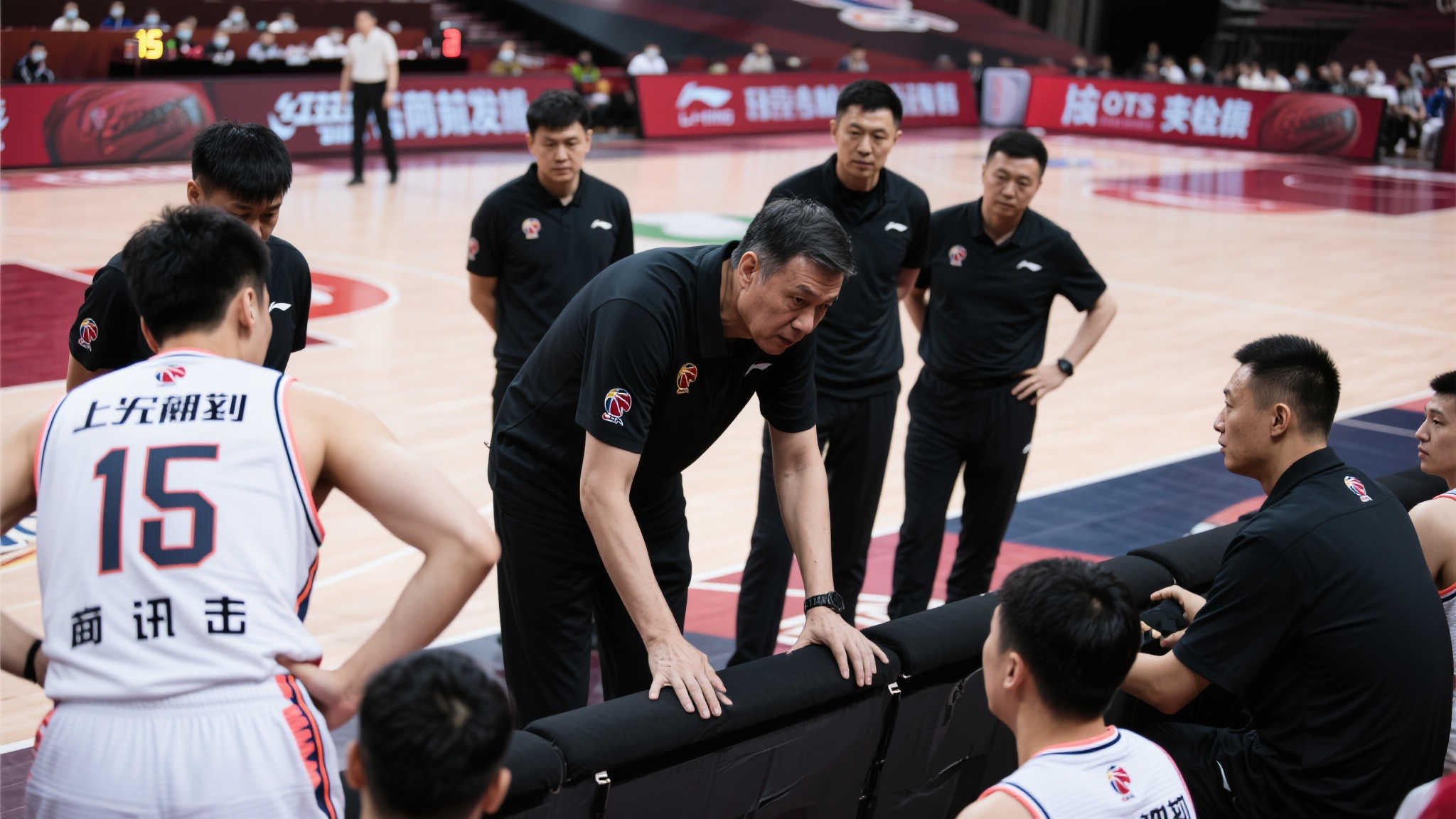 这种临危决断策略让人叹服，也映射出台下训练积累何其